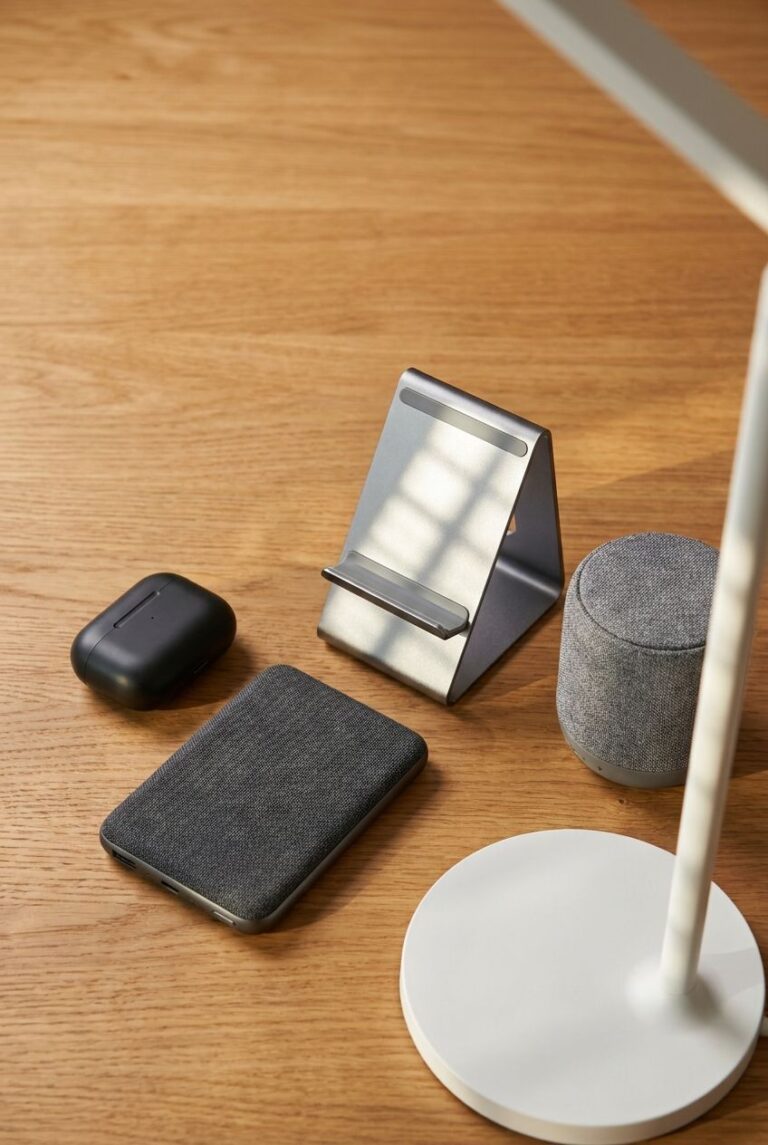 Featured image for 20 Best Tech Gifts Under $25 (That Don't Look Cheap) - focus on 20 best tech gifts under $25 (that don't look cheap)